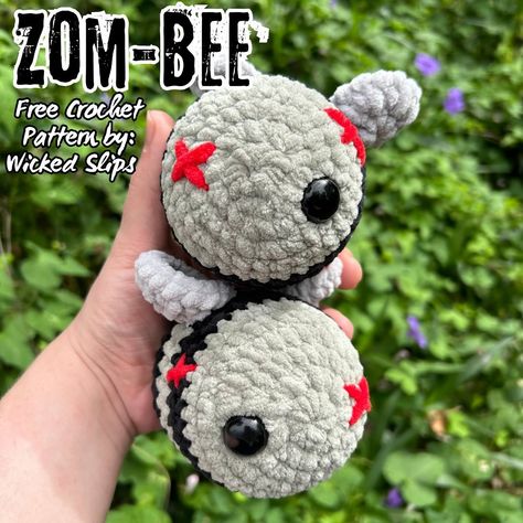 I made some zom-bees for my upcoming market and loved how they came out so I wanted to treat (no tricks here) you guys to a free-bee 😅😭. Ok I’m done with the dad jokes. Enjoy! Please be sure to tag me when you’re done so I can see your zom-bee hoards! . Happy making! . #crochet #crocheter #wickedslips #crochetbee #zombee #bee #freepattern #freebeepattern #freecrochetpattern #bumblebee #zombie #halloweencrochetpatterns #crochetinspo #crochetinspiration #crochetideas Crochet Zombie, Bee Crochet Pattern, Bee Crochet, Bee Free, Halloween Crochet Patterns, Crochet Bee, Yarn Projects, Dad Jokes, Free Crochet Patterns