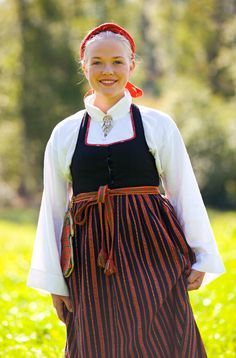 Swedish Folklore, Vietnam Costume, Scandinavian Costume, Swedish Clothing, Folklore Fashion, Swedish Women, Swedish Girls, Traditional Attires, Folk Clothing