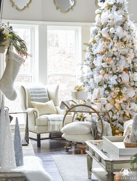 elegant-living-room-in-silver-gold-and-white-for-christmas Kelly Nan, Christmas Livingroomdecor, Rustic Winter Decor, Tree Branch Decor, Living Room Christmas, Classic Christmas Decorations, Elegant Christmas Decor, Christmas Living Room, Deco Nature