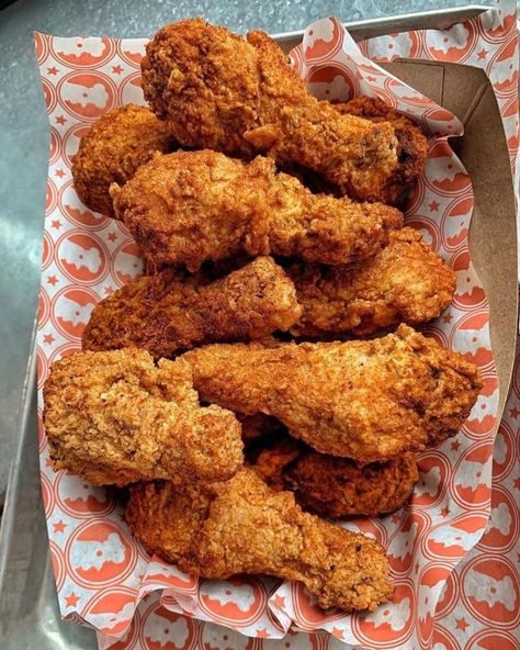 Fry Chicken, Food Pic, Fried Chicken Wings, Crispy Fried Chicken, Fried Chicken Recipes, Order Food, Interesting Food, Fried Food, I Want To Eat