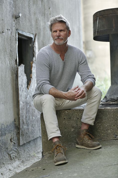 banana republic,older male model,mens style, mens grooming,gray beard,fashion photo, thermal v neck Men Over 60, Gray Man, Men In Their 40s, Gray Beards Older Man, Middle Age Men Fashion, European Mens Fashion, Clothes For Men Over 50, 50 Year Old Men, Men Over 50