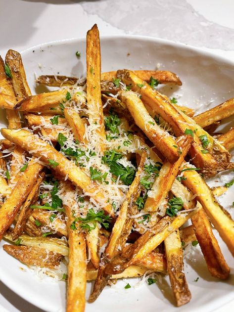 Fries Picture, Italian Fries, Parmesan Truffle Fries, Parmesan Fries, Truffle Salt, Truffle Fries, Bistro Food, Fries Recipe, Air Fryer Recipes Easy