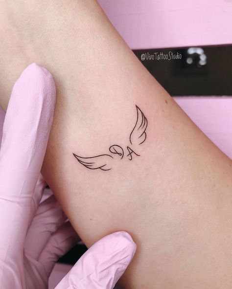 Tato Henna, Cool Wrist Tattoos, Hand Tattoos For Women, Cute Tattoos For Women, Classy Tattoos, Discreet Tattoos, Dainty Tattoos, Subtle Tattoos, Tattoos For Daughters