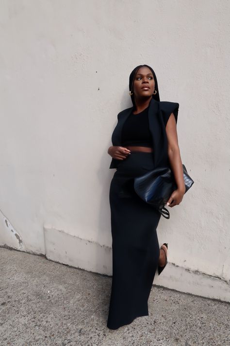 Black woman standing in a all black outfit wearing a black waistcoat, black crop-top, long black skirt, black sling-back shoes, and large black tote clutch bag. Black Maxi Pencil Skirt Outfit, Maxi Pencil Skirt Outfit, Pencil Skirt Outfit, Style Maxi Skirt, Brunch Outfits, Maxi Pencil Skirt, Maxi Skirt Style, Pencil Skirt Outfits, Effortlessly Chic Outfits