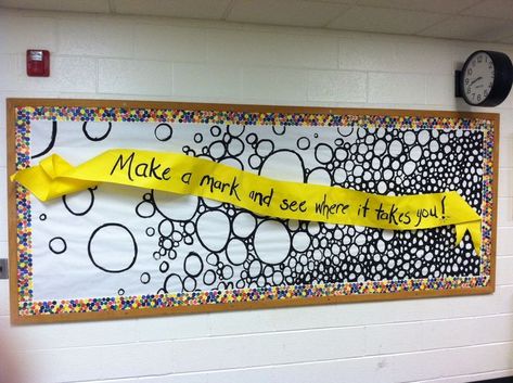 Each student will be creating his or her own dot to help encourage our exploration of creativity and celebrate International Dot Day. Collaborative Art Projects For Kids, Kids Murals, Crafts Classroom, Art Bulletin Boards, Art Atelier, International Dot Day, Collaborative Art Projects, School Murals, Art Projects For Kids