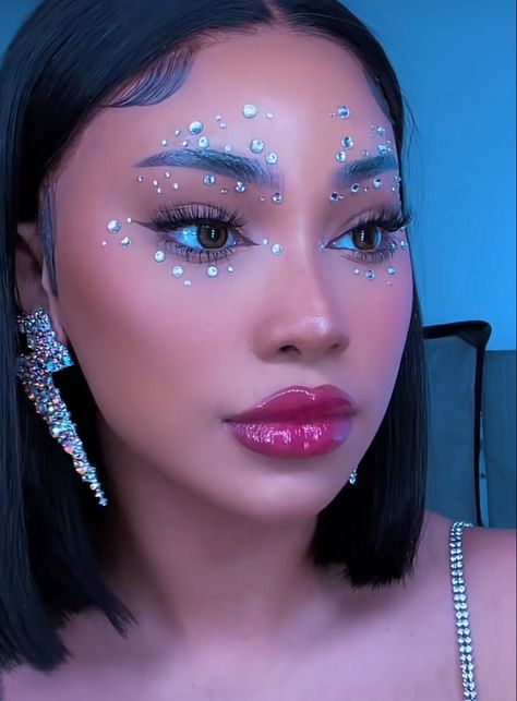 Jewel Face Design, Face Jewel Makeup Ideas, Diamond Makeup Looks Euphoria, Diamond Halloween Costume, Halloween Face Gem Ideas, Face Jewel Designs, Fairy Gem Makeup, Pearl And Diamond Makeup Looks, Carnival Face Gems