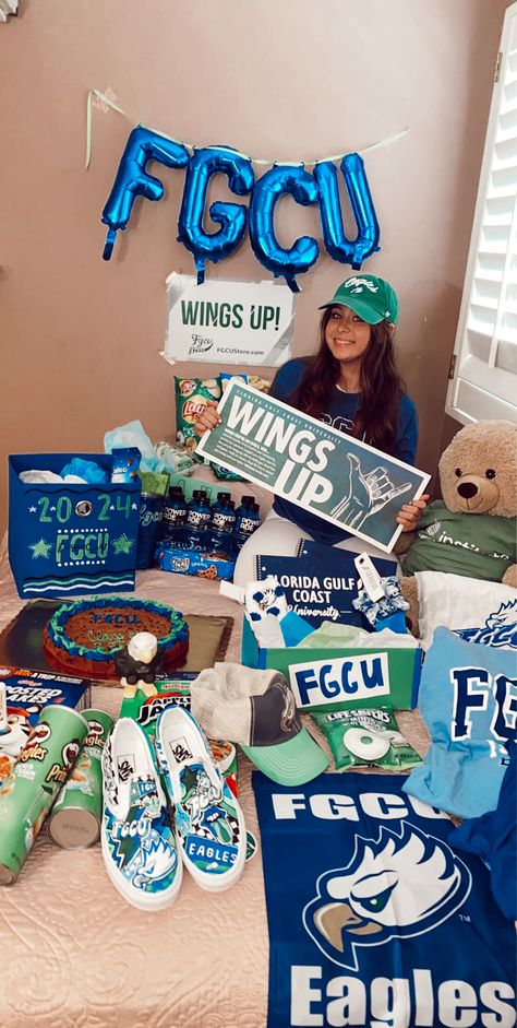 fgcu Fgcu Dorm, College Bed, Bed Party, College Bedding, Florida International University, College Stuff, Dream College, Dream School, Dorm Ideas