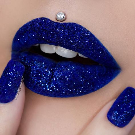 Blue Velvet Glitter lips  Used @colouredraine 'Royal' as my base (use code JAZMINA for some $ off) #colouredraine #velvet Ursula Makeup For Kids, Medusa Makeup, Make Up Designs, Lip Art Makeup, Drag Make-up, Blue Lips, Nice Lips, Batons Matte, Lipstick Art