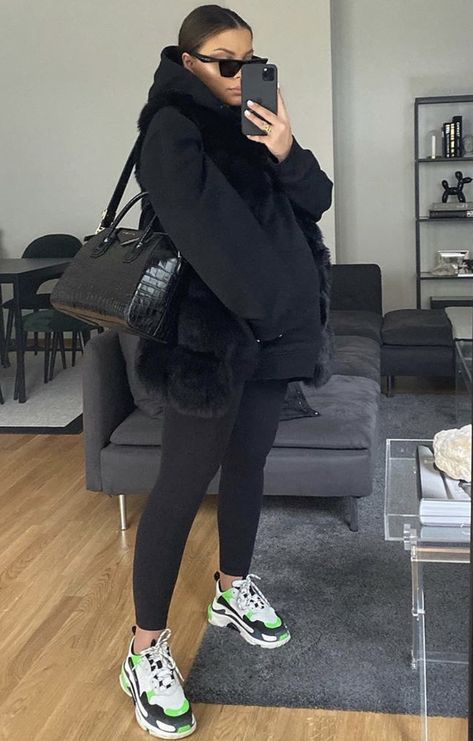 Triple S Outfit Woman, Balenciaga Triple S Outfit Woman, Balenciaga Trainers Outfit, Balenciaga Triple S Outfit, Triple S Outfit, Balenciaga Trainers, Trainers Outfit, Christmas Beauty, Sneaker Style