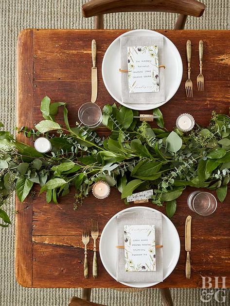 Wow your guests with this stunning greenery garland. Diy Christmas Garland, Holiday Garlands, Greenery Garland, Festival Diy, Wedding Centerpieces Diy, Diy Garland, Fall Centerpiece, Fall Table, Garland Decor