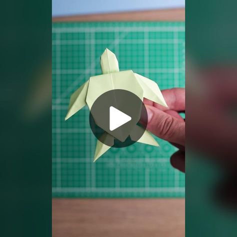 Tissue Paper Turtle, Sea Turtle Paper Craft, Origami Turtle Step By Step, Tissue Paper Turtle Craft, Turtle Origami, Paper Turtle, Origami Turtle, Paper Origami, Origami Crafts Diy