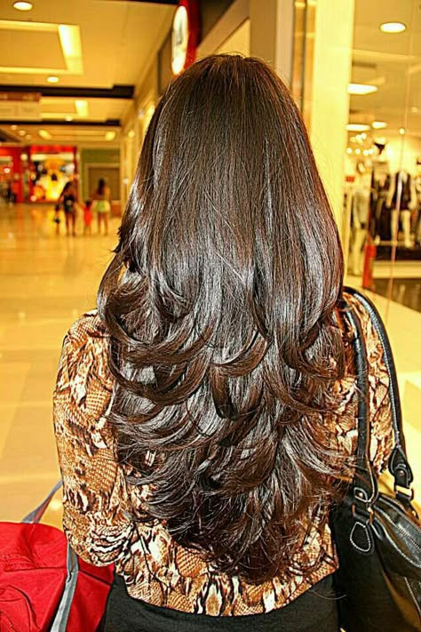 Beautifully layered 👍 Hair Rods, Sanggul Modern, Glamour Hair, Beautiful Hairstyle, Long Layered Haircuts, Beautiful Hairstyles, Lace Hair, Long Layered Hair, Long Wavy Hair