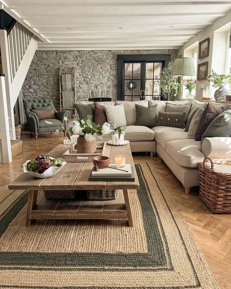 20 Must Try Neutral Living Room Ideas for a Timeless Look - StoryNorth The Colour Green, Lounge Room Ideas, Room Green, Sitting Rooms, Cosy Living Room, Cottage Living Rooms, Neutral Living Room, Living Room Green, Elegant Living Room