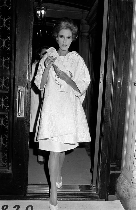 About Babe Paley - Images, Info on Truman Capote's Favorite Swan 1950s Movie Stars, Slim Keith, Lee Radziwill, Princess Grace Kelly, Truman Capote, Diana Vreeland, Lauren Bacall, Princess Grace, High Society