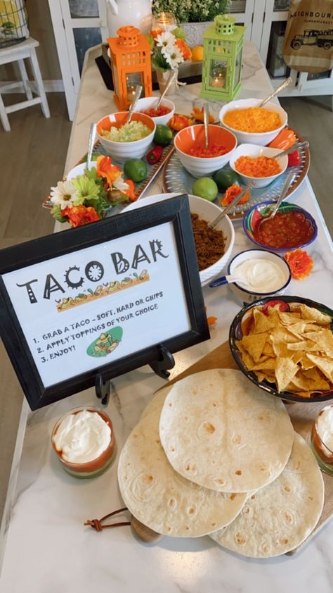 Mexican Magic, Taco Station, Taco Bar Party, Entertaining Snacks, Wellness Weekend, Party Food Bars, Latin Party, Nacho Bar, Simple Family Meals