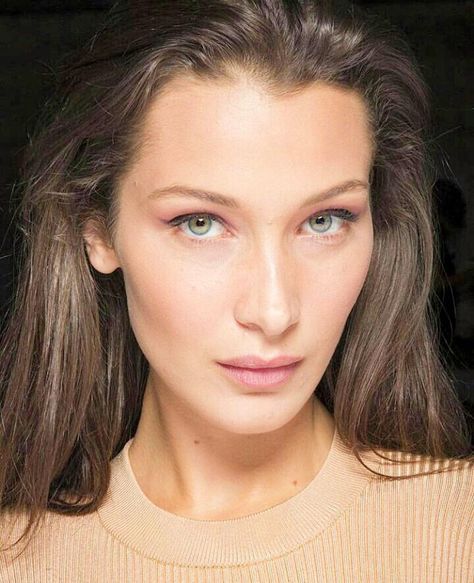 Perfect ❤️ @BellaHadid #BellaHadid (I just add a filter) Bella Hadid Makeup, Bela Hadid, Isabella Hadid, Bella Beauty, Best Natural Makeup, Bella Hadid Style, Cindy Kimberly, Hadid Style, Model Face