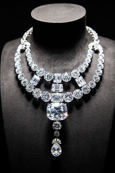 The Jeanne Toussaint necklace featured in the film Royalty Dr, Most Expensive Jewelry, Modern Royalty, 100 Bill, Expensive Diamond, Billion Dollars, Black Family, 1 Billion, High Jewellery