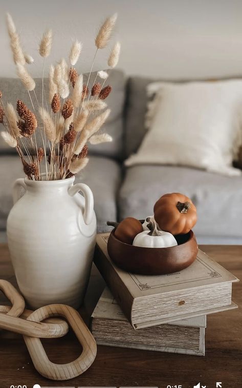 Table Top Decorations Ideas, Coffee Table Fall Decor, Fall Decor Crafts, Glam Fall Decor, Boho Thanksgiving, Fall Decoration Ideas, Table Fall Decor, Fall Coffee Table Decor, Fall Mantle Decor