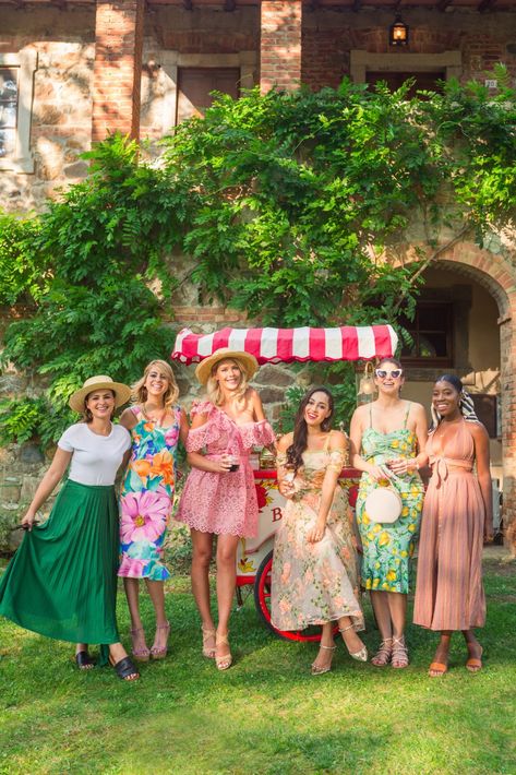 Amalfi Coast Theme Party, Italian Picnic, Party Dress Code, Italian Themed Parties, Road Lines, Party Dress Codes, Italian Party, Italian Theme, Tuscan Countryside