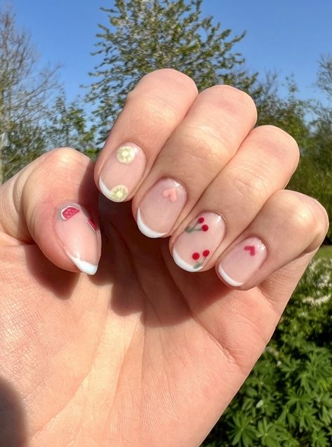 Nail Inspo Harry Styles, Harry Styles Nail Designs, Harry Coded Nails, Harry Styles Nail Ideas, One Direction Nails Inspired, Harry Styles Themed Nails, Harry Styles Nails Ideas, Nails Sommer, One Direction Nails