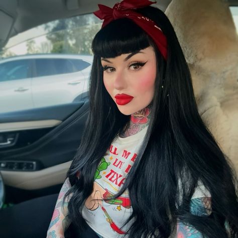 Bettie Bangs Hairstyles, Rockabilly Bangs, Pinup Bangs, Pin Up Bangs, Bettie Bangs, Betty Bangs, Psychobilly Fashion, Shiny Black Hair, Rockabilly Hair