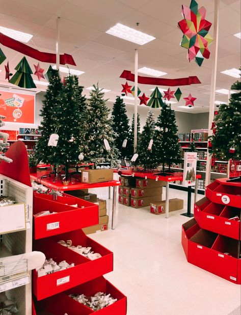 Stores During Christmas, Christmas At Target, Christmas Shopping Aesthetic, Christmas Decor Shopping, Vsco Christmas, Target Aesthetic, Christmas Shops, Christmas Target, Target Wondershop