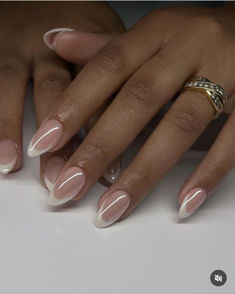 Oval Biab Nails, Natural Gel Nails Ideas Short, Natural Nails Manicure, Pretty Tips, Natural Gel Nails, Neon Acrylic Nails, Minimal Nails Art, Fun Nail Colors, Subtle Nails