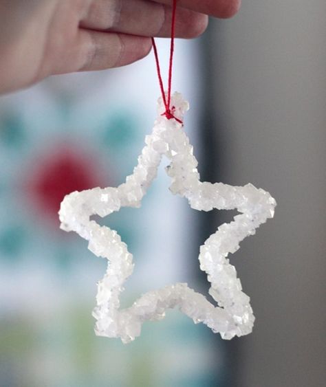 Borax Star Craft - I like the star even better than the snowflakes from original tutorial http://chemistry.about.com/cs/howtos/ht/boraxsnowflake.htm http://www.agirlandaboy.com/journal/archives/0011622.html Gingerbread Man Science, Gingerbread Man Ornaments, Preschool Gingerbread, Christmas Science Experiments, Gingerbread Unit, Gingerbread Man Activities, Gingerbread Activities, Christmas Science, Growing Crystals