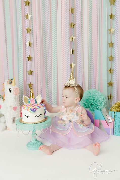 Unicorn 1st Birthday Party Ideas, Baby Girl First Birthday Theme, Unicorn Smash Cake, Unicorn Theme Cake, Unicorn First Birthday, 1st Birthday Girl Decorations, Stars Background