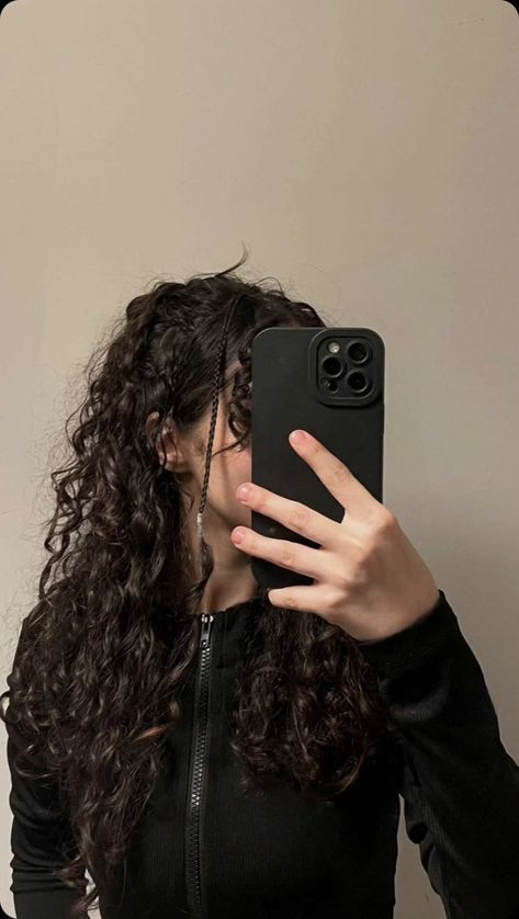 Bellatrix Black, Newest Iphone, Black Vibes, Curly Hair Photos, Curly Hair Styles Easy, Hairdos For Curly Hair, Peinados Fáciles Para Cabello Corto, Curly Hair Inspiration, Hilarious Memes