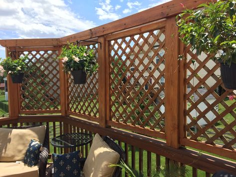 Ombra Pergola, Lattice Privacy Screen, Privacy Screen Deck, Diy Privacy Screen, Small Pergola, Patio Privacy Screen, Deck Privacy, Screened In Deck, Patio Privacy