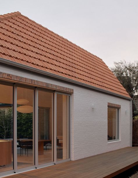 Terracotta Roof House, Architecture Courtyard, Terracotta Roof Tiles, Japanese Motifs, Terracotta Roof, Greenhouse Interiors, Modern Home Design, House Extension, Top Architects