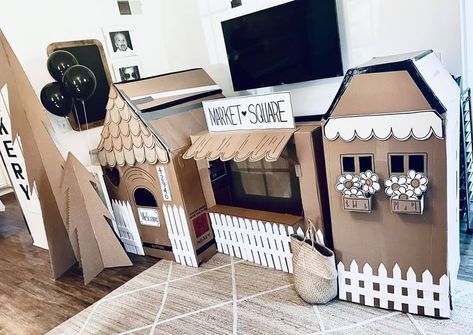 Cardboard Box Restaurant, Cardboard Box Play Ideas, Cardboard Box Birthday Party, Large Cardboard Box Ideas For Kids, Cardboard Kids House, Card Board House Project, Cardboard City For Kids, Cardboard Birthday Decorations, Cardboard Toys Diy