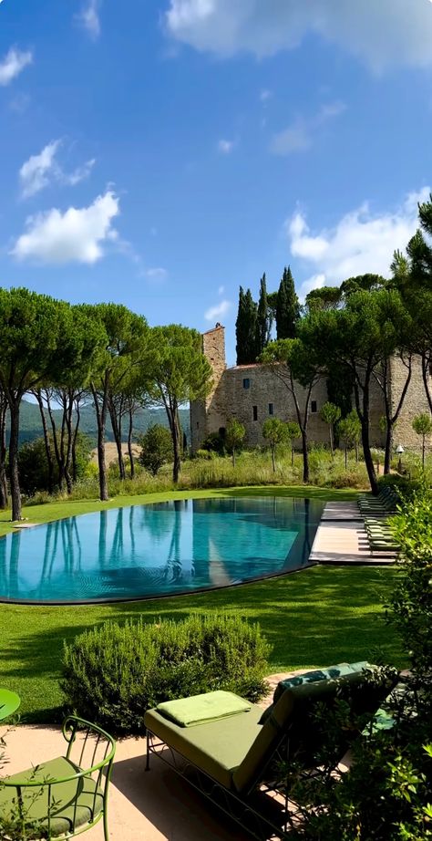 Living Pool, Umbria, Pool Designs, Backyard Pool, Pool House, Dream Home Design, Luxury House, Dream Vacations, Hotels And Resorts