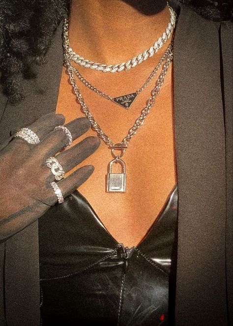 Chain Necklace Outfit, Prada Necklace, Hot Topics Outfit, Lock Chain, Padlock Necklace, Prada Jewelry, Necklace Outfit, Grunge Fashion Soft, Chain For Men