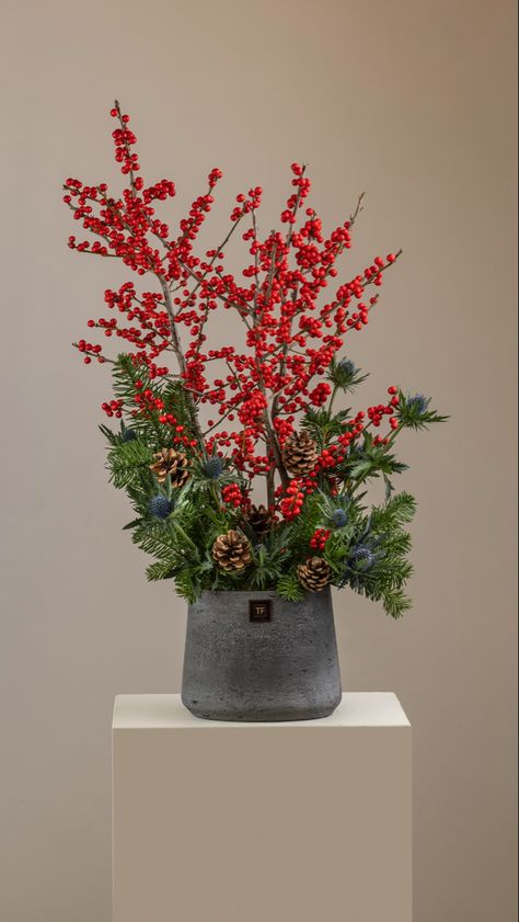 Christmas Flower Ideas, Christmas Plant Arrangements, Christmas Arrangements Floral, Ilex Berries Arrangement, Christmas Tree Floral Arrangement, Holiday Party Floral Arrangements, Red Christmas Floral Arrangements, Xmas Arrangements, Holiday Office Decor