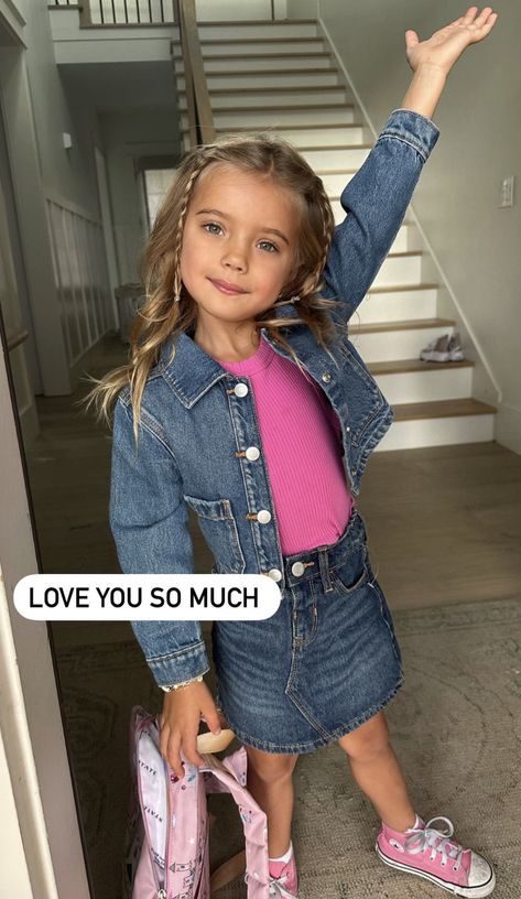 Halston Blake Fisher, Halston Fisher, Daycare Outfits, Dance Uniforms, 90s Inspired Outfits, Human Body Parts, Mommy Daughter, Movies Outfit, Girl Celebrities