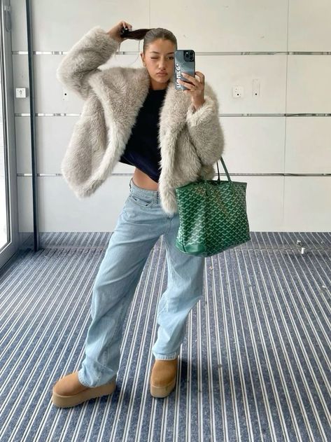 Ugg Outfit Inspiration, Winter Outfits With Fur Coat, Platform Uggs Outfit Winter, January 2024 Fashion, Zara Fur Coat Outfit, Outfits With Fur Coat, Fur Jacket Outfit Aesthetic, Winter Outfits Fur Coat, Outfit With Fur Coat