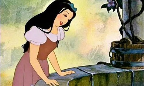 Snow White with long hair!? Snow White Long Hair Art, Long Hair Snow White, Snow White With Long Hair, Snow White Long Hair, Goth Snow White, Tattoo Ideas Disney, Princess Snow White, Dark Sun, Disney Princess Snow White