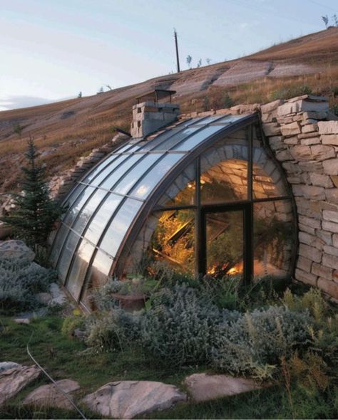 House In A Greenhouse, Underground Greenhouse Diy, In Ground Greenhouse, Outdoor House Ideas, Greenhouse Houses, Earthship Greenhouse, Sunken Greenhouse, Walipini Greenhouse, Green House Ideas