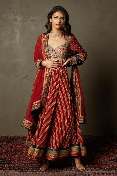 Ritu Kumar Suits, Black Anarkali, Kurti Style, Red Kurta, Ritu Kumar, Vidya Balan, Anarkali Kurta, Ethnic Looks, Anarkali Suit