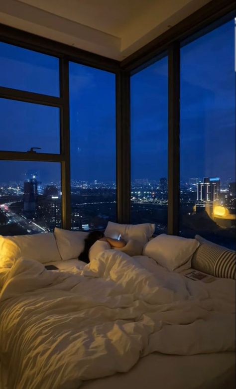 Apartamento New York, Penthouse Bedroom, New York Bedroom, Nyc Penthouse, City View Apartment, Apartment View, Dream Apartment Decor, Future Apartment Decor, Home Decor Ideas Living Room