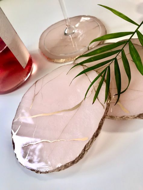 Resin Marble Effect, Diy Resin Crystals, Coaster Tutorial, Resin Crystals, Marble Resin, Epoxy Ideas, Bridal Preparation, Agate Coasters, Resin Coasters