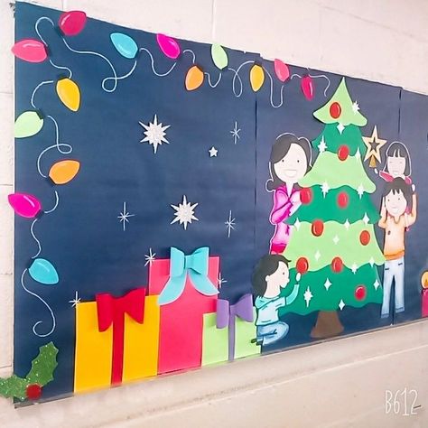 Christmas Tree Bulletin Board Preschool, Christmas Murals School, Christmas Mural Ideas, Christmas Mural Wall, Christmas Board Decoration Ideas For School, Christmas Board Decorations For School, Christmas Hallway Decorations School, Christmas Hallway Decorations, Christmas Board Decoration