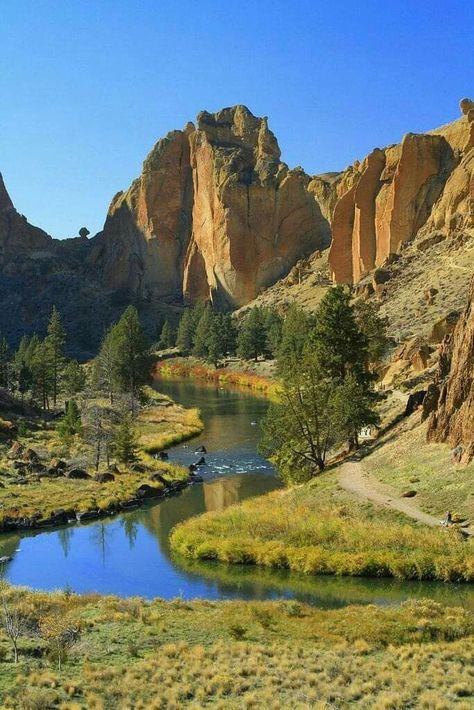 Smith Rock State Park, Ecola State Park, Have Inspiration, Oregon Travel, Take Better Photos, Places Around The World, Rocky Mountains, State Park, Beautiful Landscapes