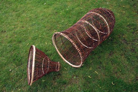 Woven fish trap found on PaleoPlanet Survival Fishing, Fish Trap, Fishing Diy, Diy Camping, Wilderness Survival, Wild Food, Outdoor Survival, Cotton Sheets, Survival Guide