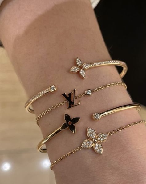 Profumo Victoria Secret, Xoxo Jewelry, قلادات متدلية, Dope Jewelry Accessories, Pretty Jewelry Necklaces, Expensive Jewelry Luxury, Wrist Jewelry, Luxe Jewelry, Jewelry Accessories Ideas