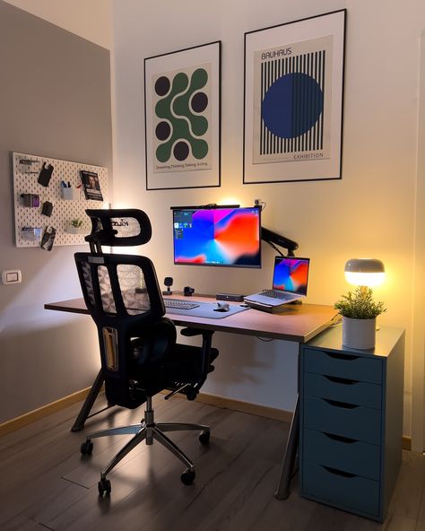 Desk Modern Design, Small Office Design Interior, Dream Setup, Small Office Design, Computer Desk Setup, House Interior Design Styles, Home Studio Setup, Simple Setup, Japanese Home Decor