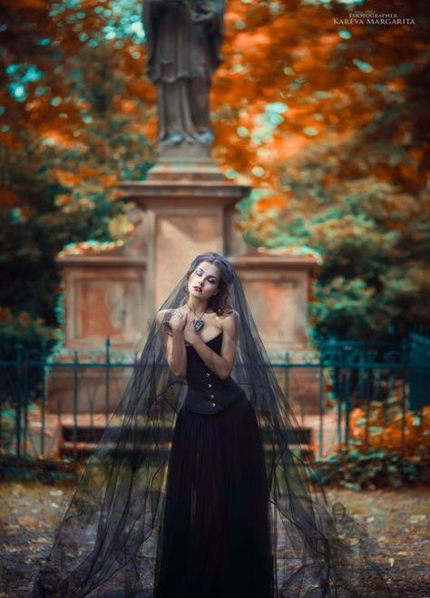 Graveyard Shoot, Gothic Photography, Elvira Mistress Of The Dark, Halloween Photography, Dark Witch, Magic Women, Autumn Ideas, Fairytale Photography, Reference Drawing