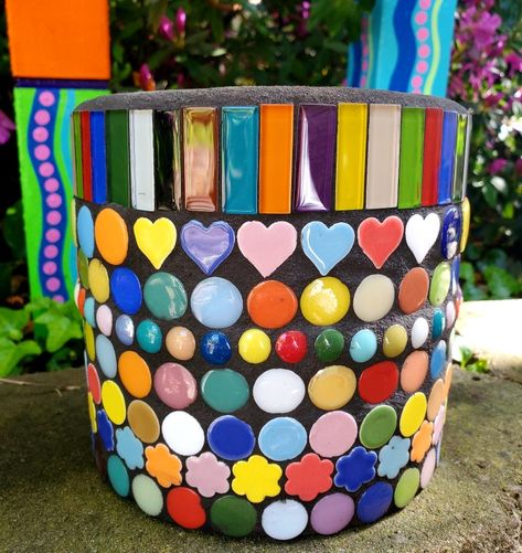 Mosaic Pots Terra Cotta, Tiles Black Grout, Mosaic Pot, Mosaic Planters, Ceramics Design, Pots Diy, Mosaic Art Diy, Black Grout, Mosaic Pots